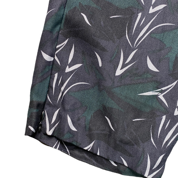 JAMIE SADOCK | sz 10 Women's Black Floral Leaf Silk Tapered Capri Golf Pants - Picture 2 of 6